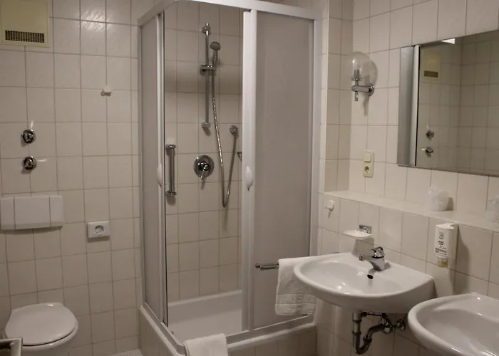 מלון Europarkhotel International 4*